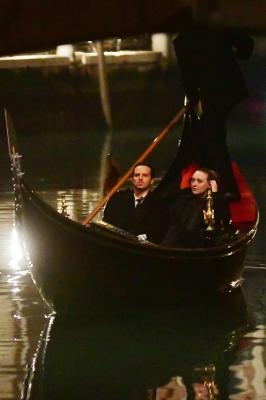 dakotafanningdaily-onsetinvenice-034.jpg