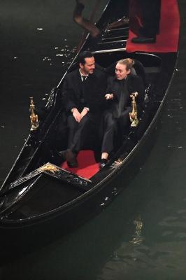 dakotafanningdaily-onsetinvenice-038.jpg