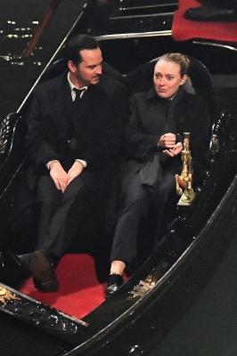dakotafanningdaily-onsetinvenice-052.jpg
