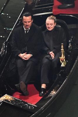 dakotafanningdaily-onsetinvenice-055.jpg