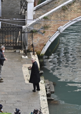 dakotafanningdaily-onsetinvenice-001.jpeg