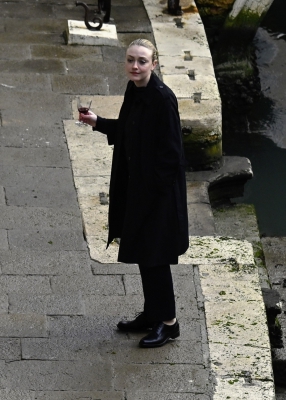 dakotafanningdaily-onsetinvenice-016.jpeg