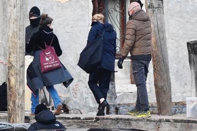 dakotafanningdaily-onsetinvenice-015.jpg