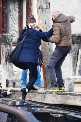 dakotafanningdaily-onsetinvenice-031.jpg
